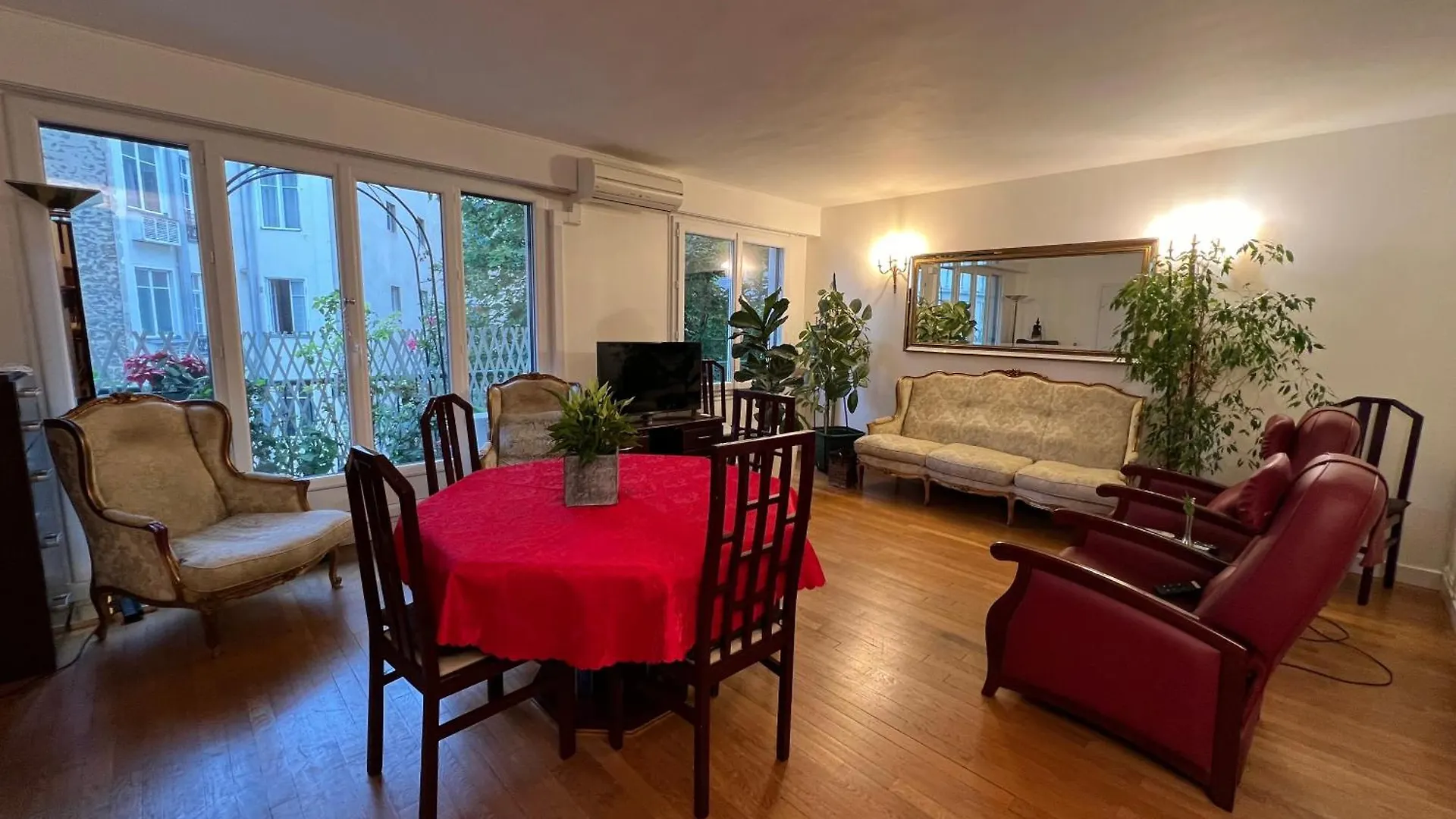 Entre Tour Eiffel Et Champs Elysees Apartment Paris